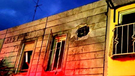 سقوط صواريخ من لبنان على مبانٍ في كريات شمونة وإلحاق أضرار مادية 