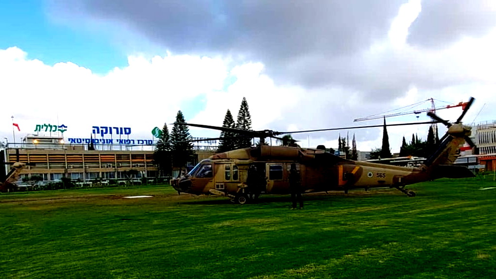 مستشفى "سوروكا" بئر السبع : استقبلنا خلال اليوم 16 جنديًا مصابًا جراء القتال في غزة، حالة أحدهم خطيرة