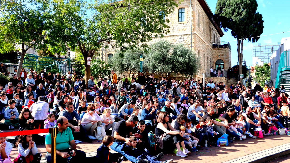 بعنوان مفاجأة- حيفا: افتتاح المعرض الفني القطري الـ38 لرسومات الأطفال في المركز الثقافي كلور بيت الكرمة