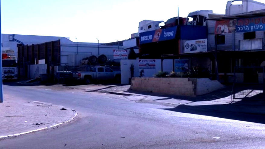 مع نهاية العام| خطر الإغلاق يتهدد 30% من المصالح التجارية والصناعية في رهط والنقب ولا معونات حكومية للعرب!