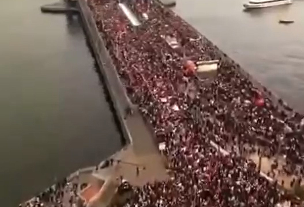 احتجاجًا على ما يحصل في غزّة| تظاهرة جماهيرة حاشدة تجوب شوارع اسطنبول للمطالبة بوقف الحرب على القطاع