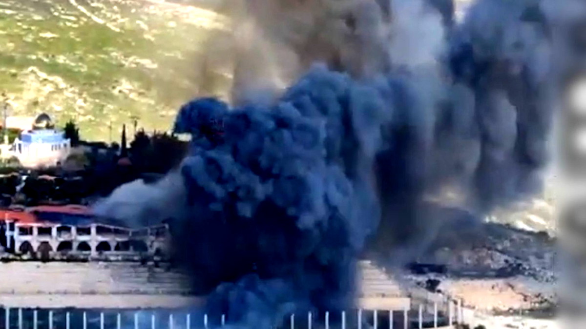 فيديو| طائرات حربية اسرائيلية تقصف اهداف تابعة لحزب الله في الأراضي اللبنانية