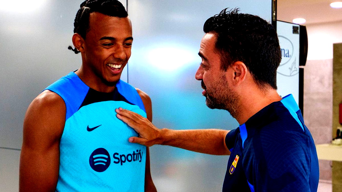 تشافي يصارح جماهير برشلونة:  لا يمكننا تسجيل أي لاعب اخر في الفريق