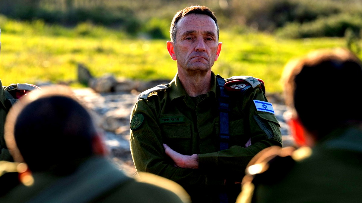 رئيس أركان الجيش الإسرائيلي يتوقع حربًا مع لبنان خلال العام 2024