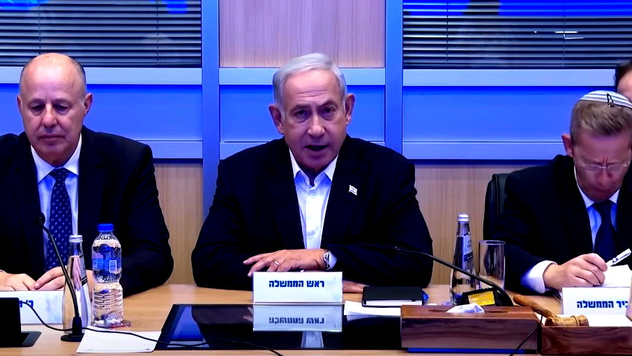 نتنياهو يتجه نحو خطوة غير عادية لمنع التسريبات من جلسات الحكومة والكابينيت