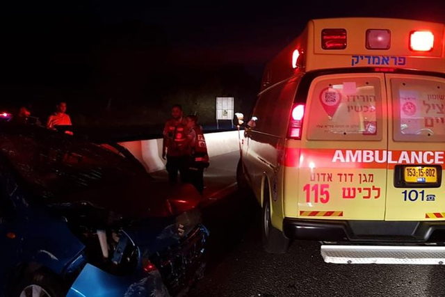 اصابة شاب بجراح خطيرة بحادث طرق على شارع 6 قرب الطيبة