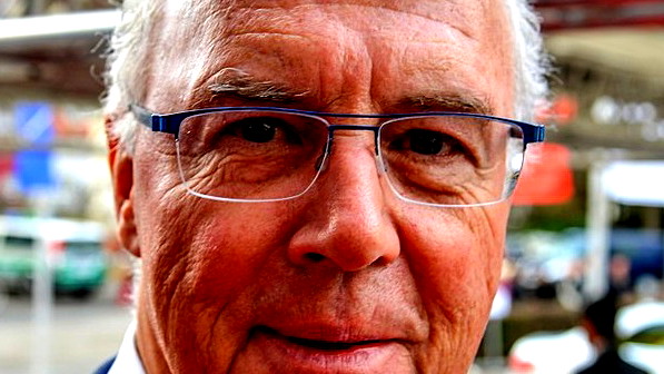  وفاة أسطورة الكرة الألمانية فرانز بيكنباور 