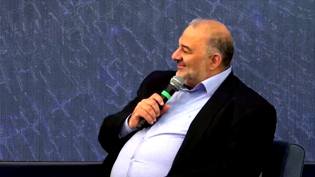 النائب منصور عباس في مؤتمر جفعات حبيبة: يجب وقف الحرب فورًا وعرب الداخل تصرفوا بوعي خلال هذه الفترة والموحدة ستحصل على 10 مقاعد