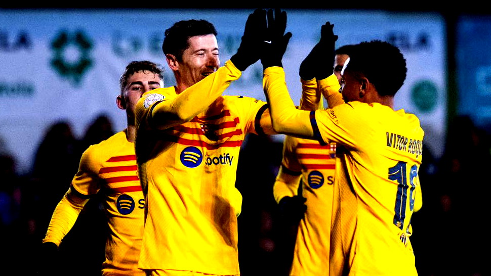 مورينيو يضع نجم برشلونة هدفًا للتنقلات الشتوية