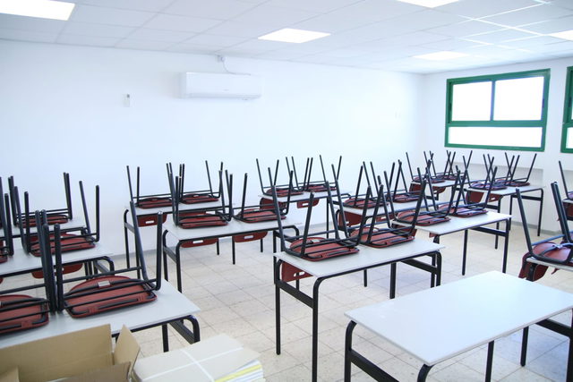 منظمة المعلمين: تجميد نشاط المدارس يوم الاحد لمدة 100 دقيقة تضامنا مع المخطوفين لدى حماس