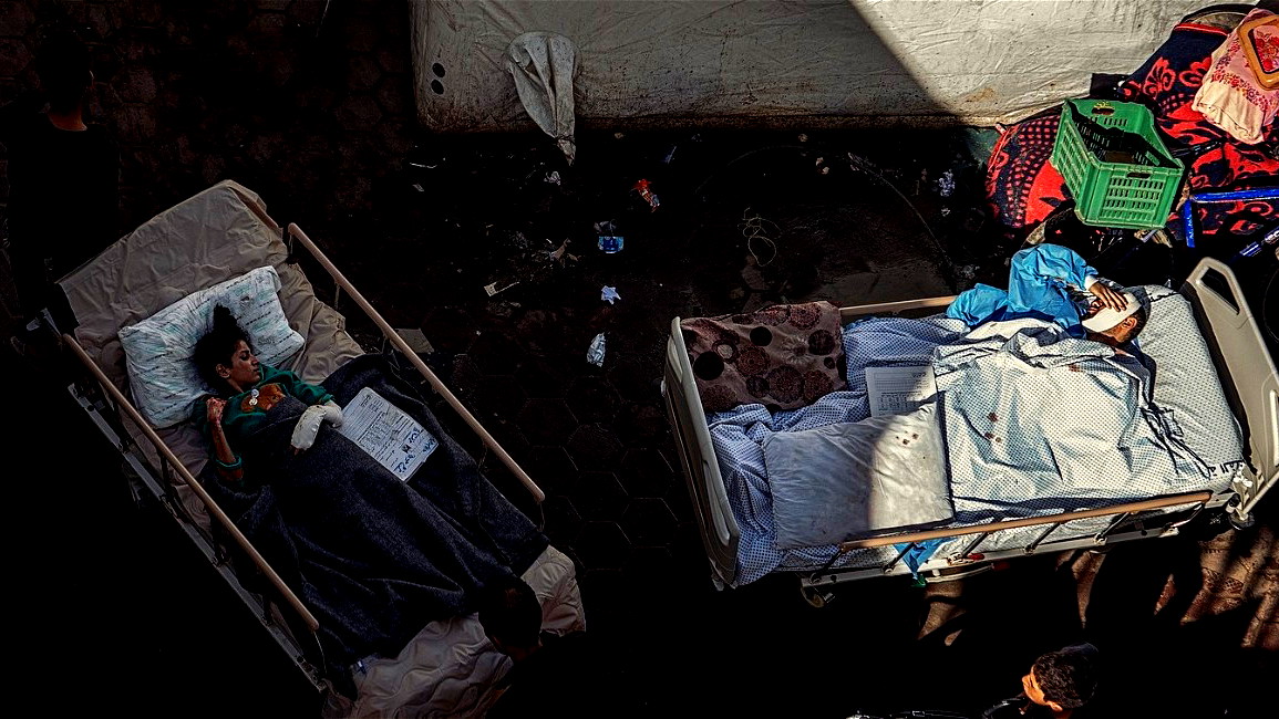 وزارة الصحة في غزة : لم يتبق لدينا سوى 6 سيارات اسعاف ونكافح من أجل الخدمات الاساسية