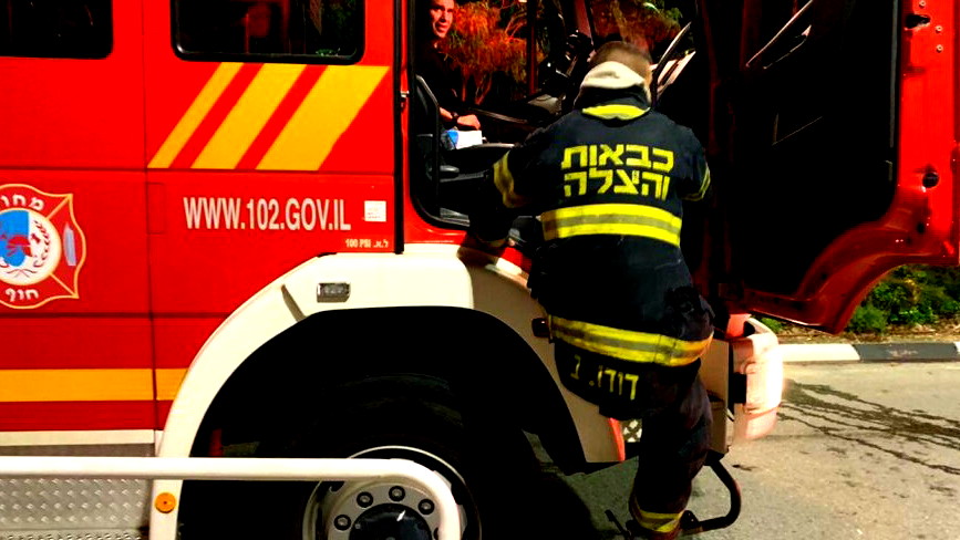 إصابة 5 أشخاص جراء استنشاق دخان حريق اندلع في منزل بمدينة الناصرة