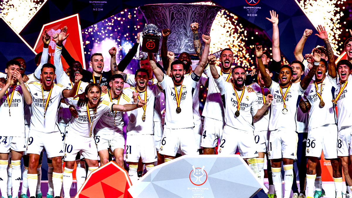 ريال مدريد يكتسح برشلونة ويتوج بكأس السوبر الإسبانية