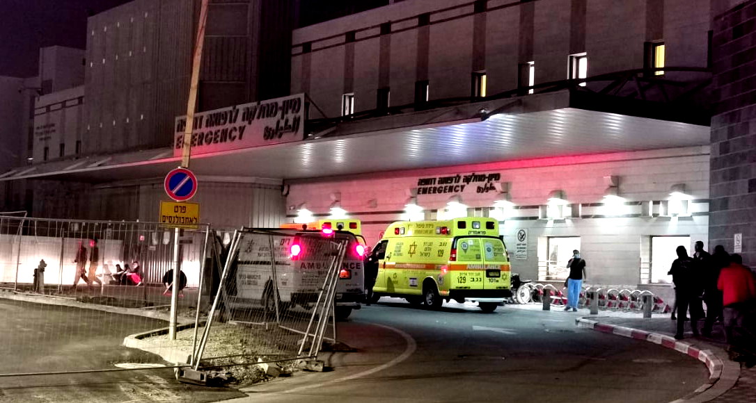 مستشفى "سوروكا" بئر السبع: استقبلنا خلال اليوم 15 جنديا مصابا جراء القتال في غزة