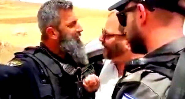 تقديم لائحة اتهام ضد عضو الكنيست عوفر كسيف تنسب له الاعتداء على شرطي: "ملاحقة سياسية" 