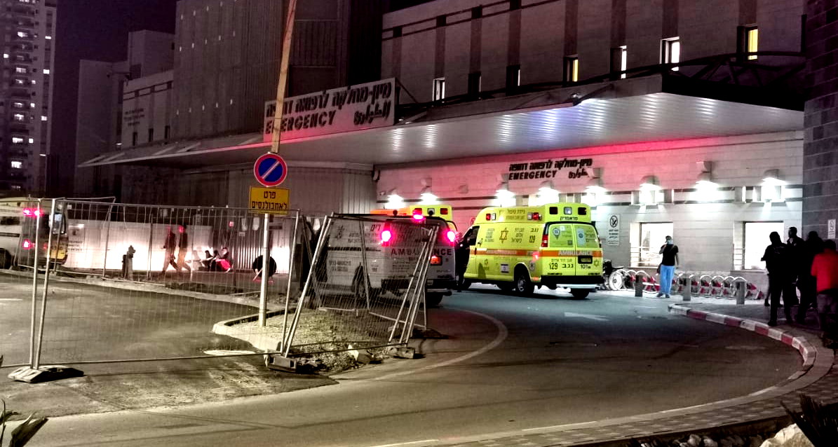 مستشفى سوروكا بئرالسبع يستقبل 17 جنديا مصابًا جراء المعارك في غزة