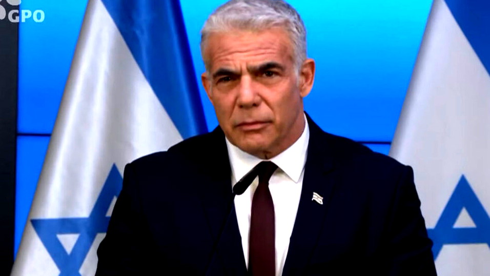 زعيم المعارضة يائير لابيد: إسرائيل لديها رئيس وزراء غير كفؤ وحكومة غير كفؤة