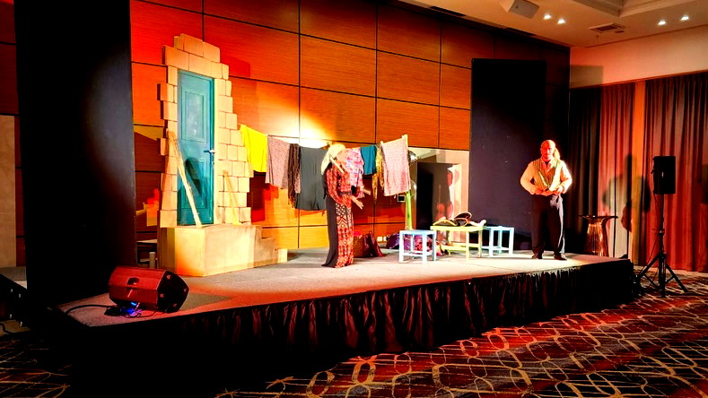 عرض مسرحية "كافيار وعدس" ببيت جن ومسرحية "بضايع" بالناصرة