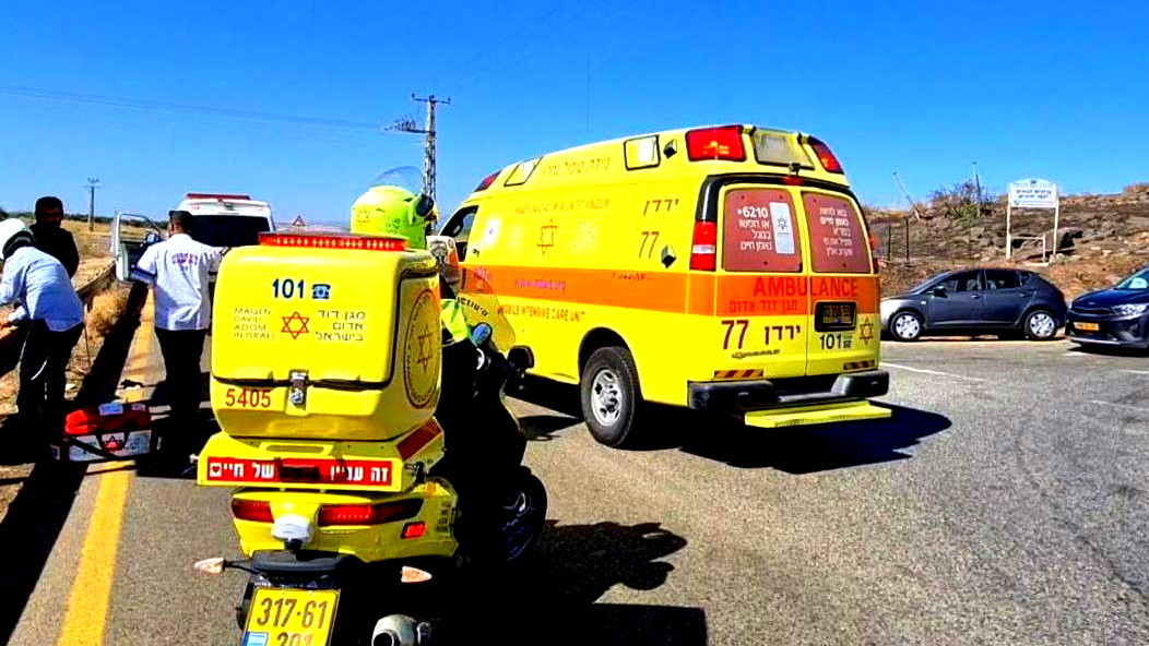 اصابة شاب (23 عامًا) بحادث انقلاب سيارة قرب مفرق الناعمة