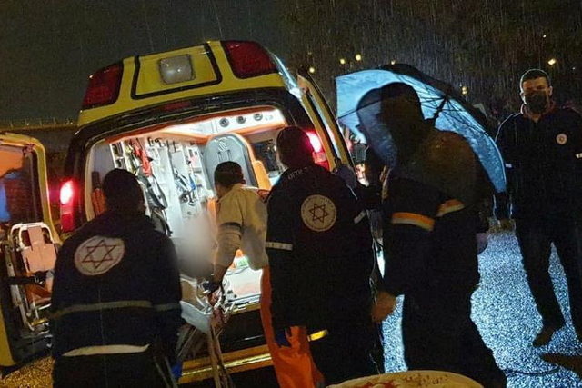 اصابة رجل (46 عامًا) وشرطي بجراح خطيرة اثر تعرضهما لاطلاق نار في ديرحنا