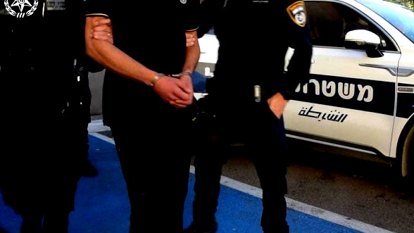 على خلفية نزاع عائلي| الشرطة تحبط جريمة إطلاق نار في عيلوط- اعتقال مشتبه وضبط سلاح وذخيرة داخل اسطبل خيول