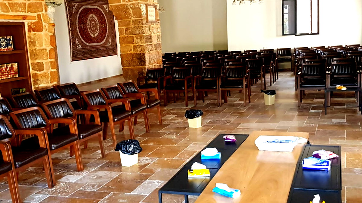 بتبرع سخي من الأخ السيد سامي نجمي وابناؤه:  لجنة امناء الوقف الاسلامي في مسجد الجزار تعلن عن افتتاح قاعة العزاء بحلتها الجديدة بعد ترميمها وتجهيزها