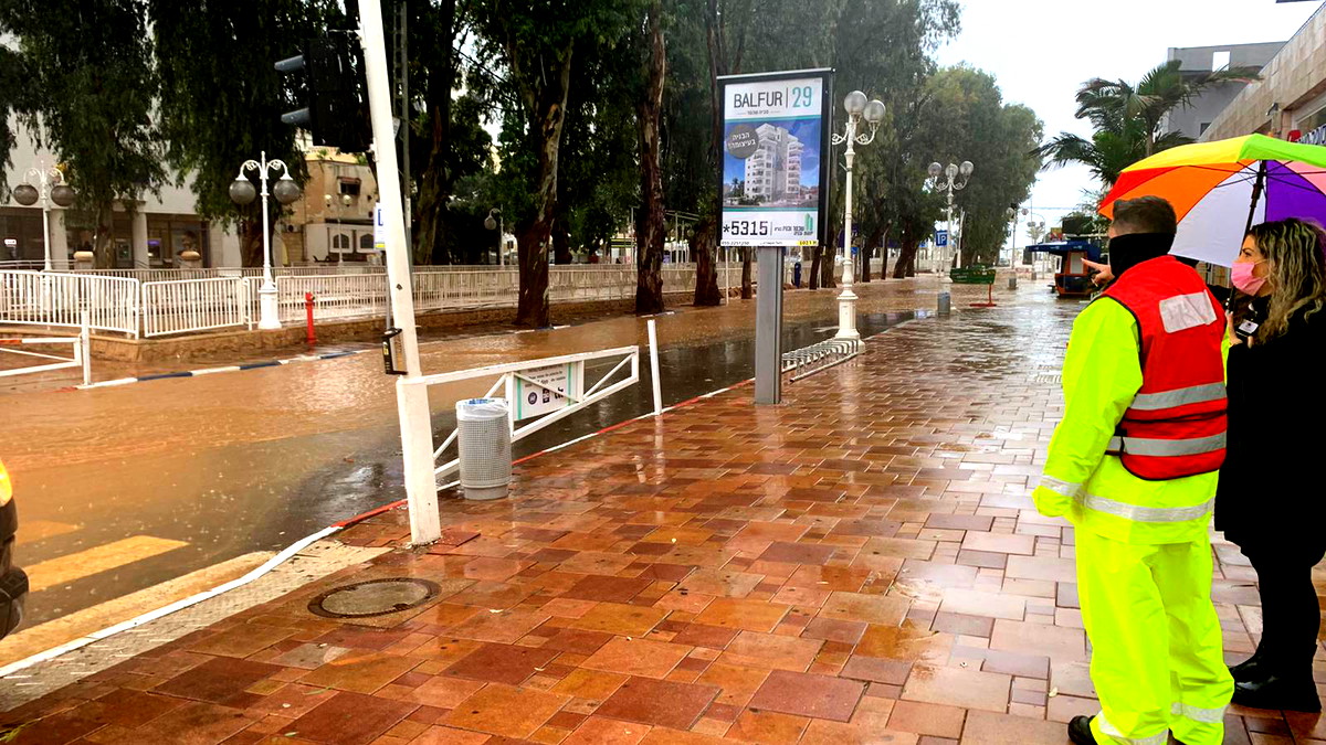 حالة الطقس: استمرار المنخفض الجوي واجواء عاصفة وماطرة