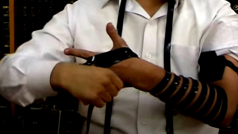 متطرف يهودي يقتحم مسجد سيدنا علي في هرتسليا 