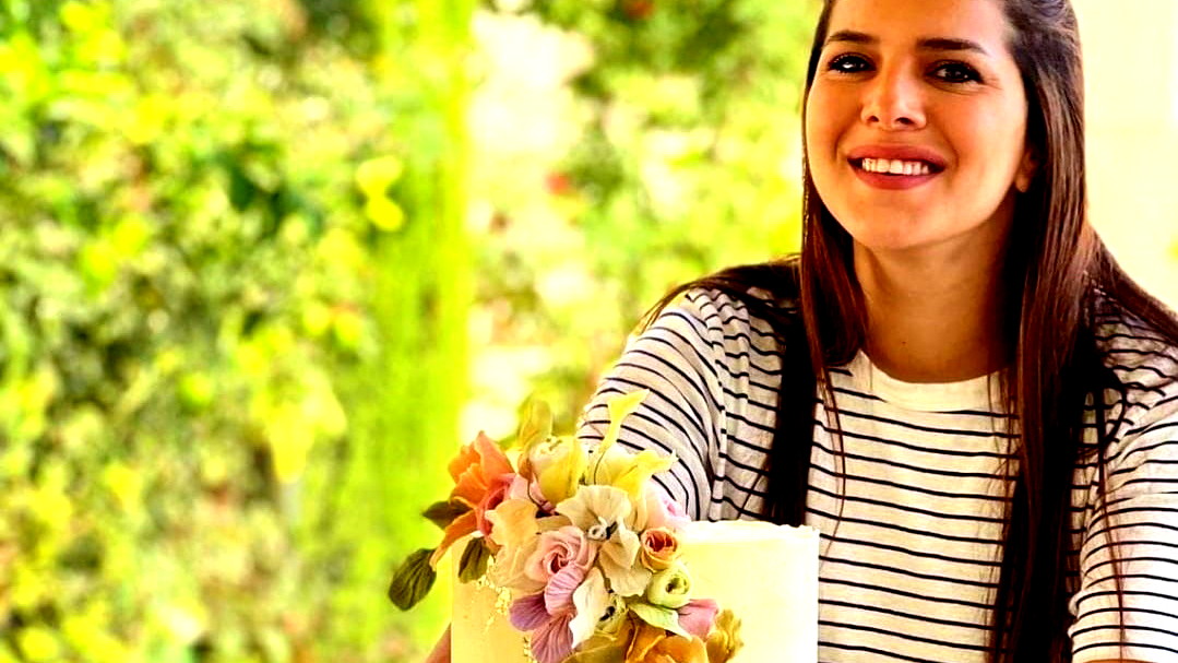 رندة خلايلة من سخنين تترك الصّيدلة ومجال الأدوية لتتفرّغ لشغفها بصناعة الحلويات بطريقة مبتكرة