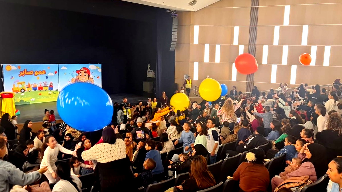 بلدية عكا تقيم عروضا مميزة للأطفال مع عمو صابر