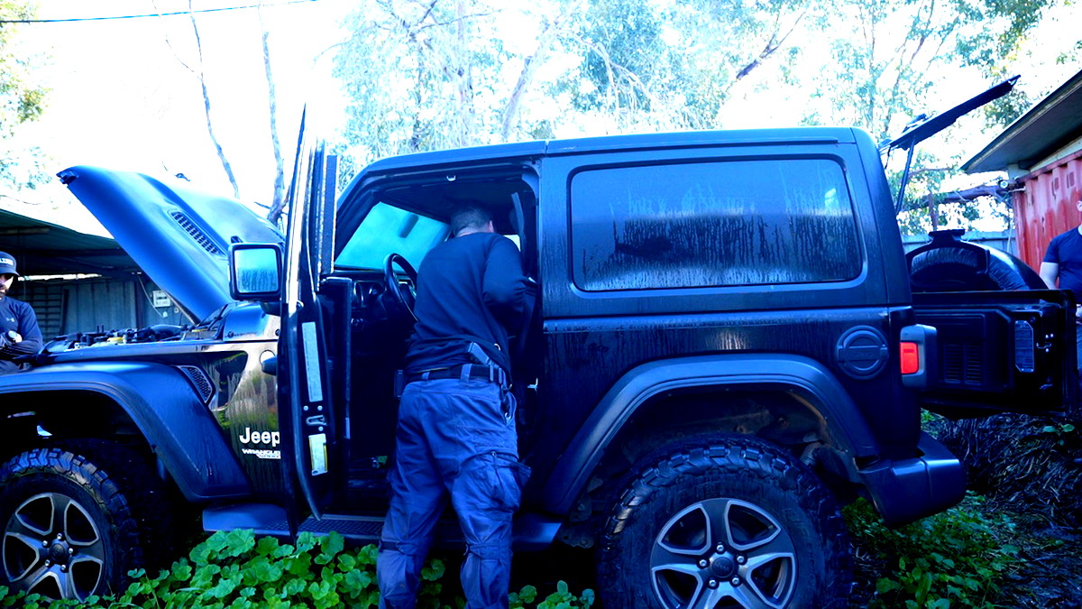 توثيق بالفيديو| اعتقال 23 شخصًا من منطقة الشمال بشبهة إطلاق النار... ضبط سلاح وذخيرة وسيارة مصفحة ضدّ الرصاص