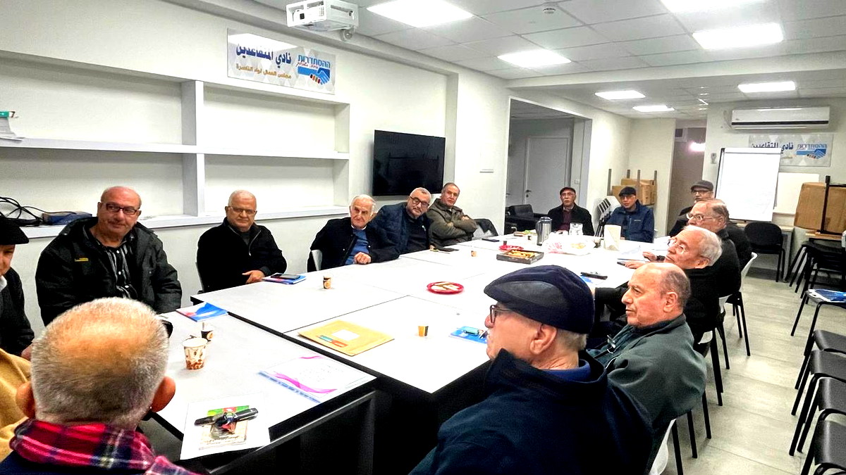 سيمون عيلوطي يحلُّ ضيفًا على نادي المعلِّمين المتقاعدين في الناصرة