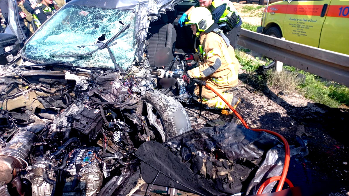 مصرع شخص اثر حادث طرق مروع بين شاحنة وسيارة خصوصية على شارع 90 في غور الاردن