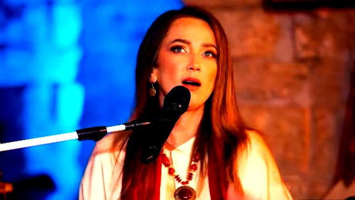 النيابة تغلق ملف التحقيق ضد الفنانة دلال أبو آمنة