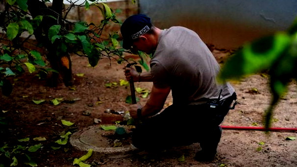 الرملة: الشرطة تداهم حي الجواريش وتعتقل 17 شخصًا في إطار مكافحة الجريمة