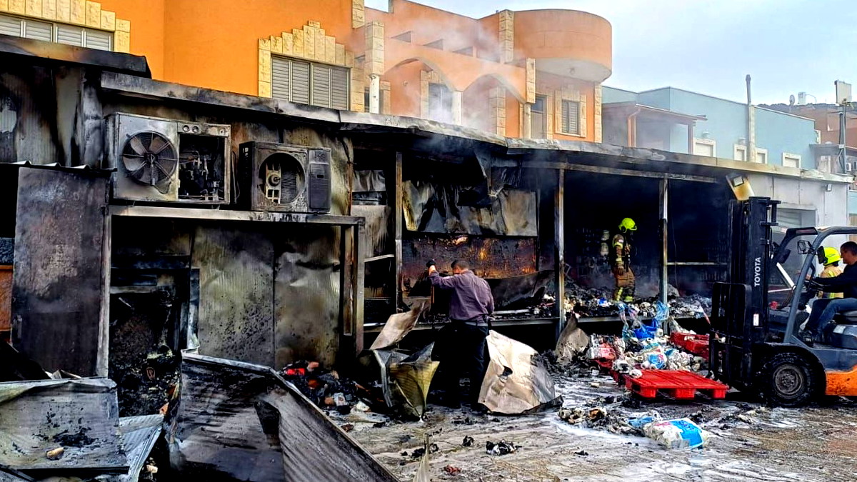 إندلاع حريق في مجمع تجاري في الفريديس - لم يبلغ عن إصابات