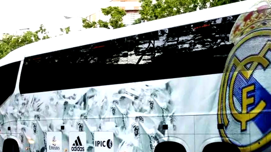 تعرض حافلة ريال مدريد لحادث كاد يؤدي إلى مأساة