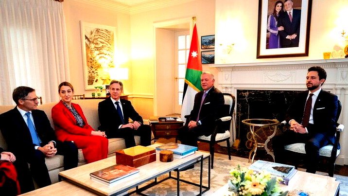 ملك الأردن يلتقي وزير الخارجية الأمريكي ويؤكد ضرورة إنهاء الحرب على قطاع غزة