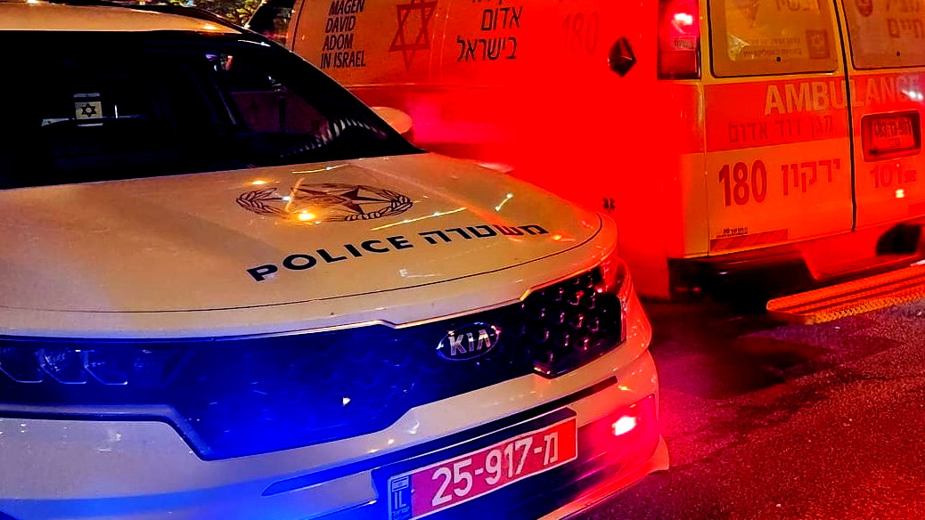 اصابة شاب بحراح خطيرة واخر بجراح طفيفة اثر تعرضهما للدهس في الرملة