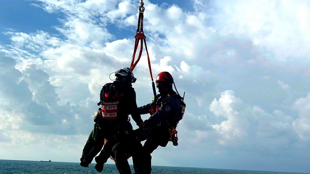 اشدود: مصرع صياد أسماك علق بأمواج عاصفة