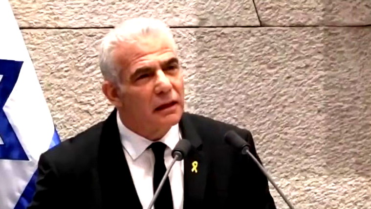 لابيد يرفض دعم قرار نتنياهو بمنع الإعتراف بدولة فلسطينية: محاولة لحرف مسار النقاش حول إعادة المختطفين