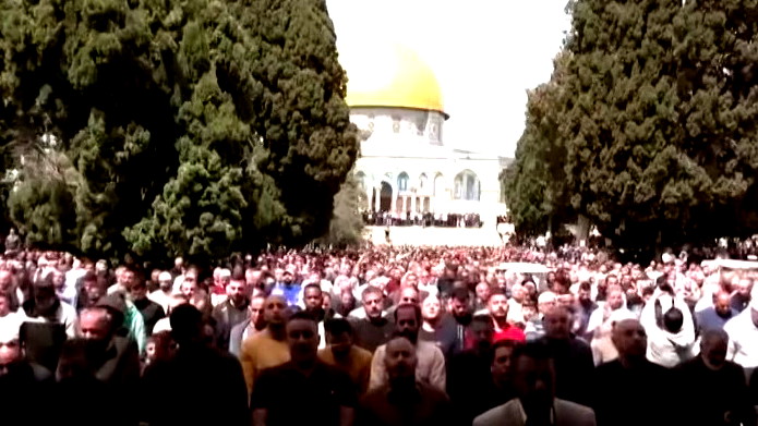 قيود على زيارات المواطنين العرب للمسجد الأقصى خلال رمضان - بركة: محاولات تفريغ الأقصى لن تمر وستفشل