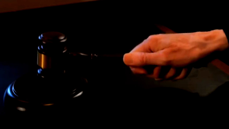 اتهام 3 أشقاء من الشيخ دنون بالاعتداء على حارس أمن في مركز الجليل الطبي في نهاريا وسرقة سلاحه