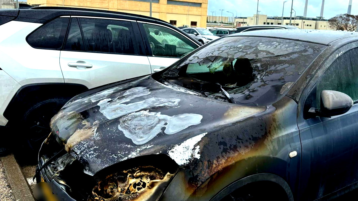 الخضيرة: إندلاع حريق داخل موقف السيارات في مستشفى هيلل يافه