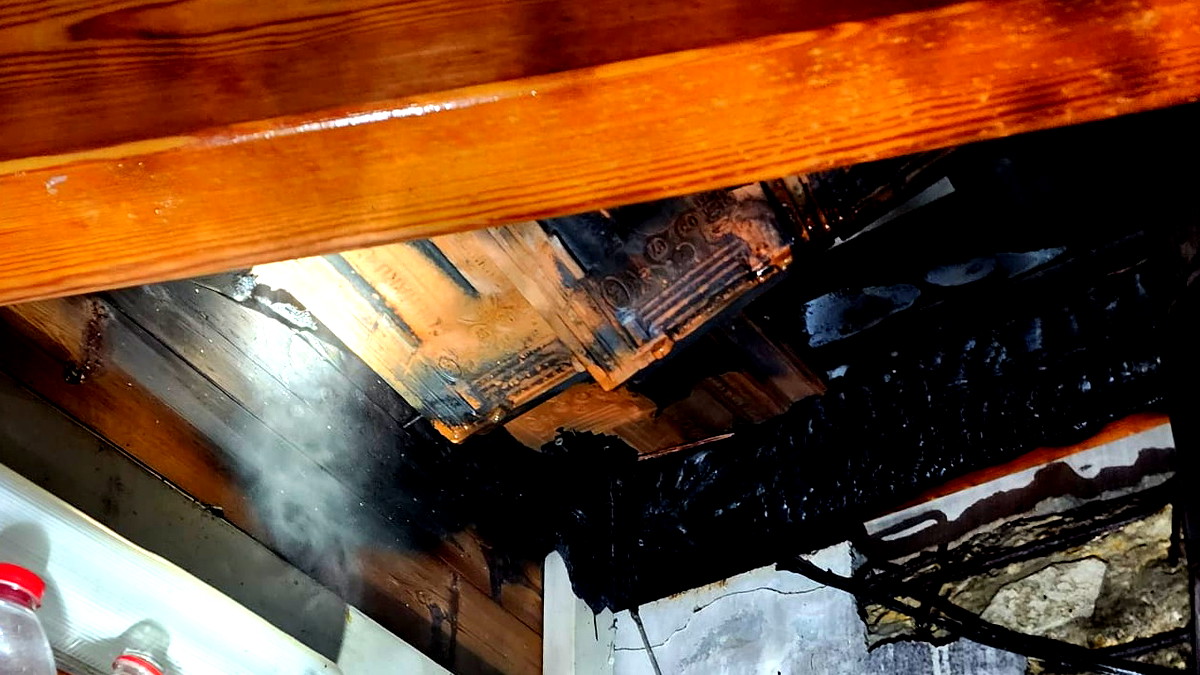 دالية الكرمل: حريق في عريشة خشبية