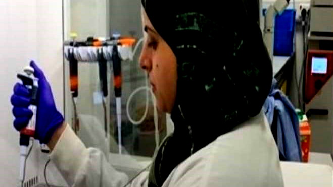 من طمرة الجليليّة إلى كامبريدج لإكمال البوست دكتوراه| د. إيمان خطيب مصالحة باحثة في موضوع جهاز المناعة وسرطان الدم: القرار ليس سهلًا لكن أسعى لتحقيقه وبجدارة