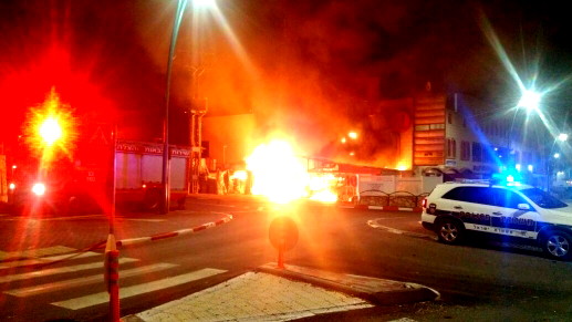 اصابة شاب (25 عامًا) في حادثة اطلاق نار على حافلة صغيرة بمدينة ام الفحم