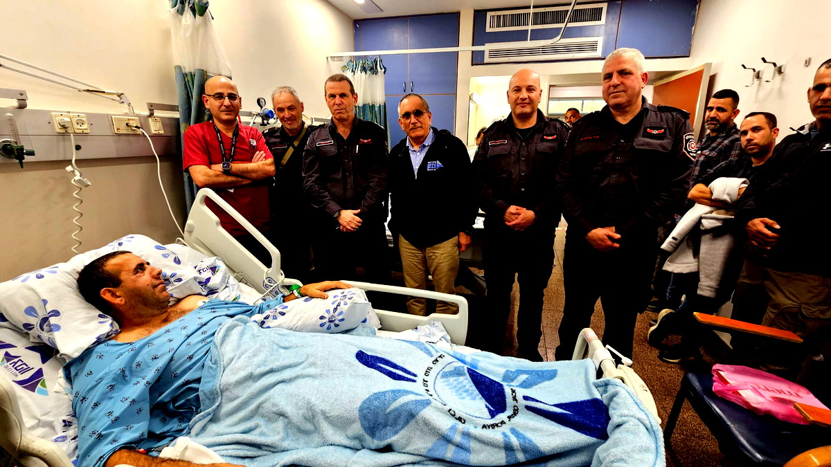 تحسن حالة رجل الإطفاء الذي أصيب بصورة بالغة خلال إنقاذه مصابي حادث الطرق في شارع رقم 65