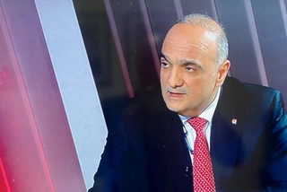الخصاونة ينفي وجود جسر بري عبر الأردن لمرور البضائع إلى إسرائيل