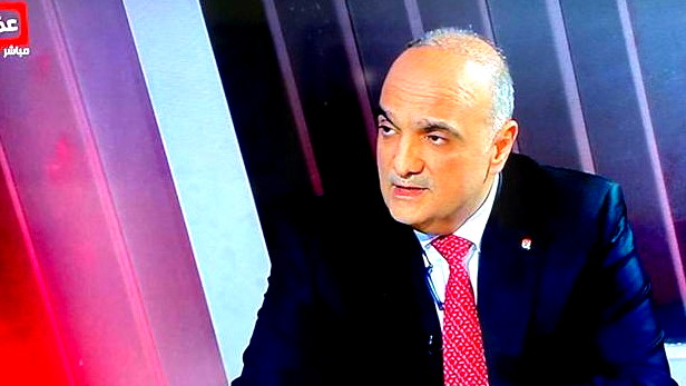 الخصاونة ينفي وجود جسر بري عبر الأردن لمرور البضائع إلى إسرائيل